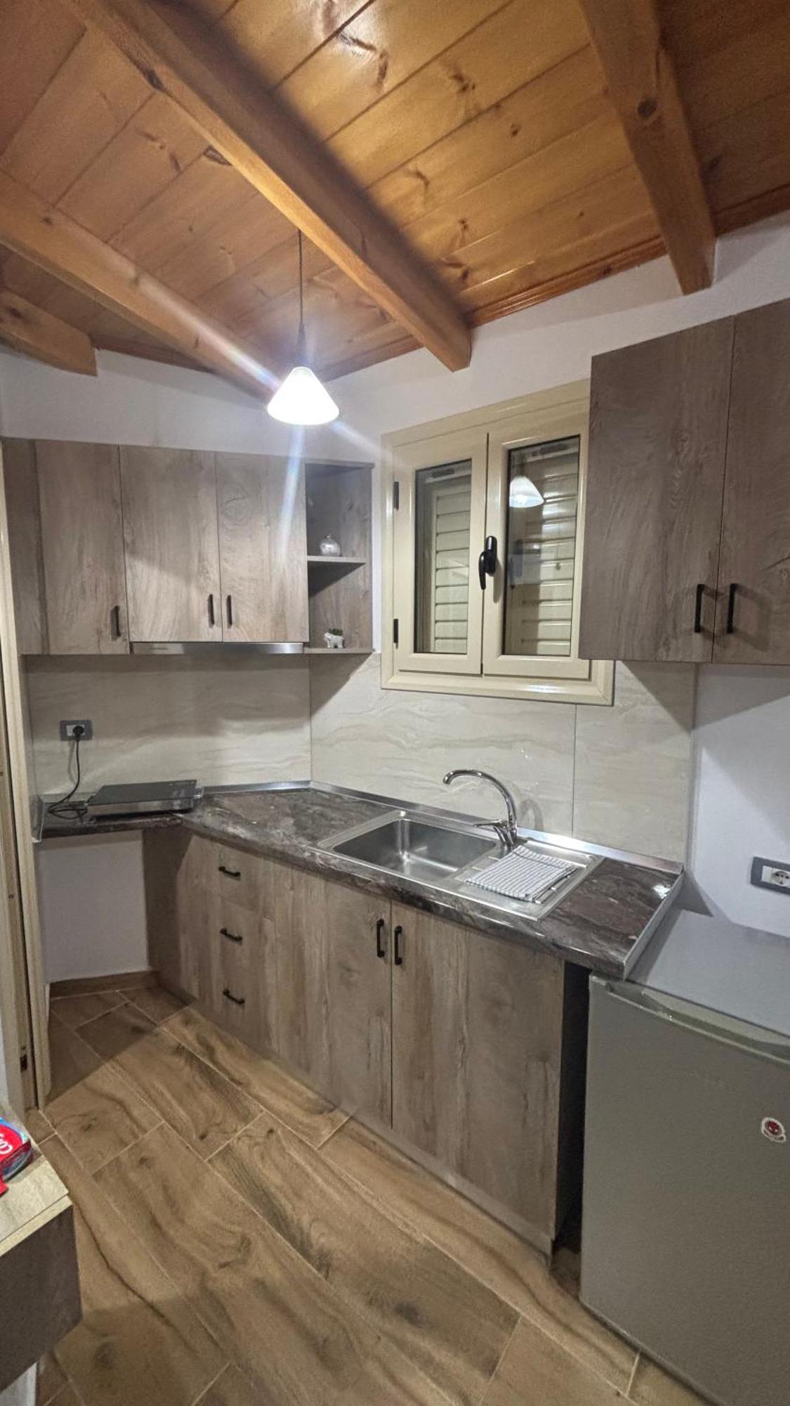 Hotel Vila Andi Zverneci Kültér fotó